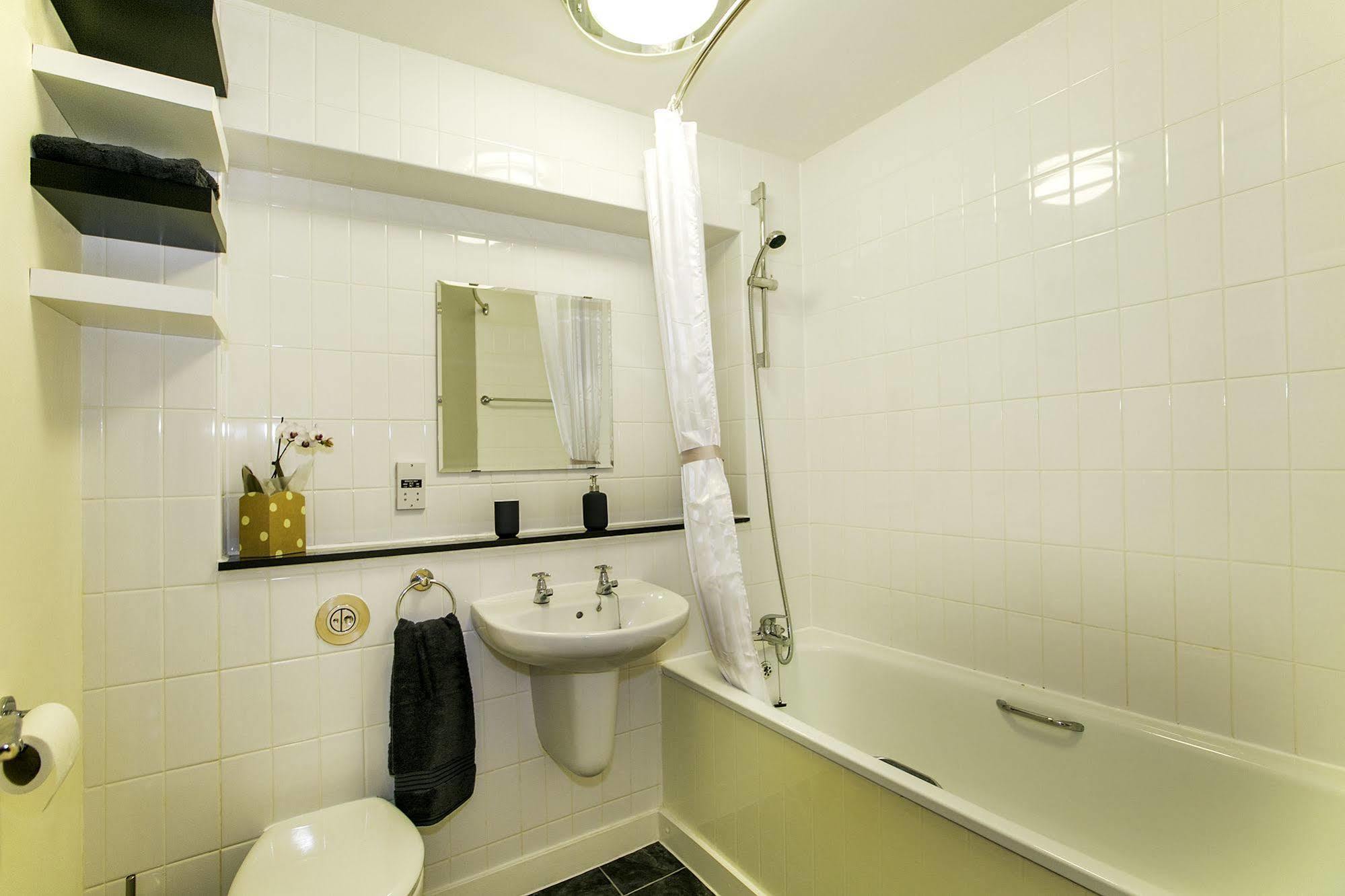 Dakota House Apartment *